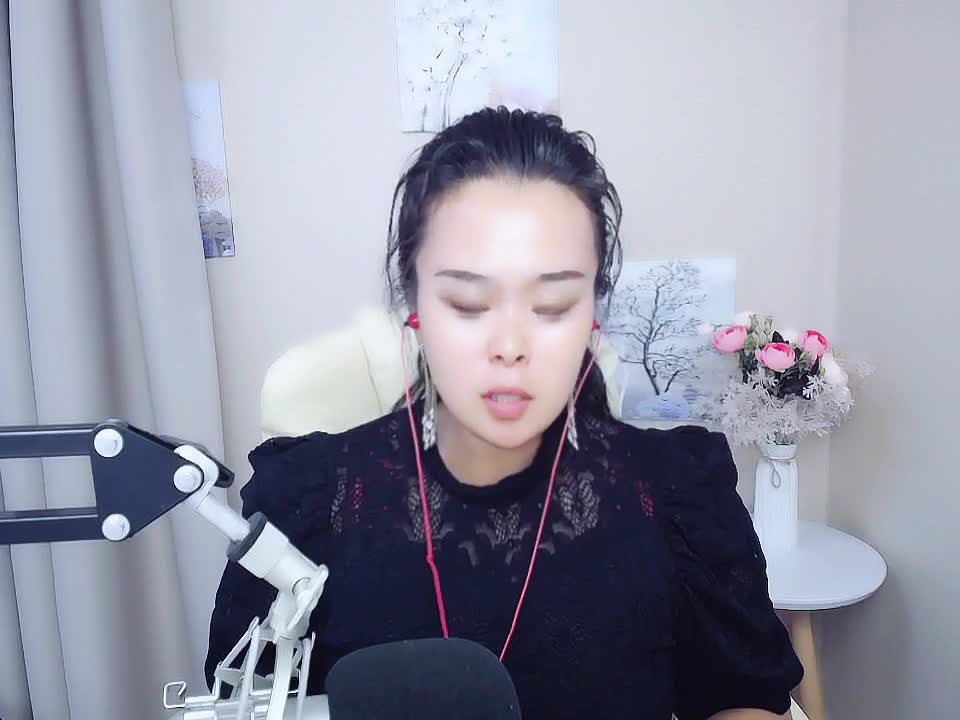 hr小辣椒w 15小时前 这是本场直播最多人点赞的演唱,快来听听吧!