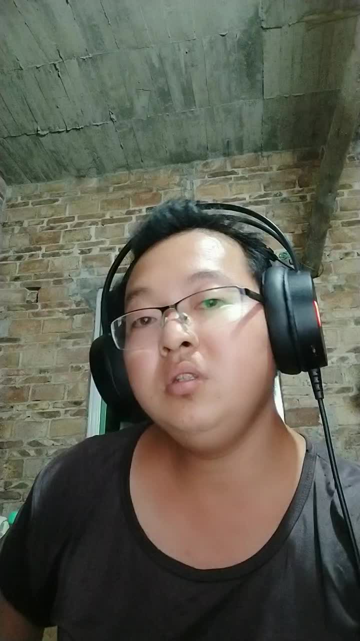 海哥来了v587 5月12号 来听听我唱的《当你孤单你会想起谁》 吧!